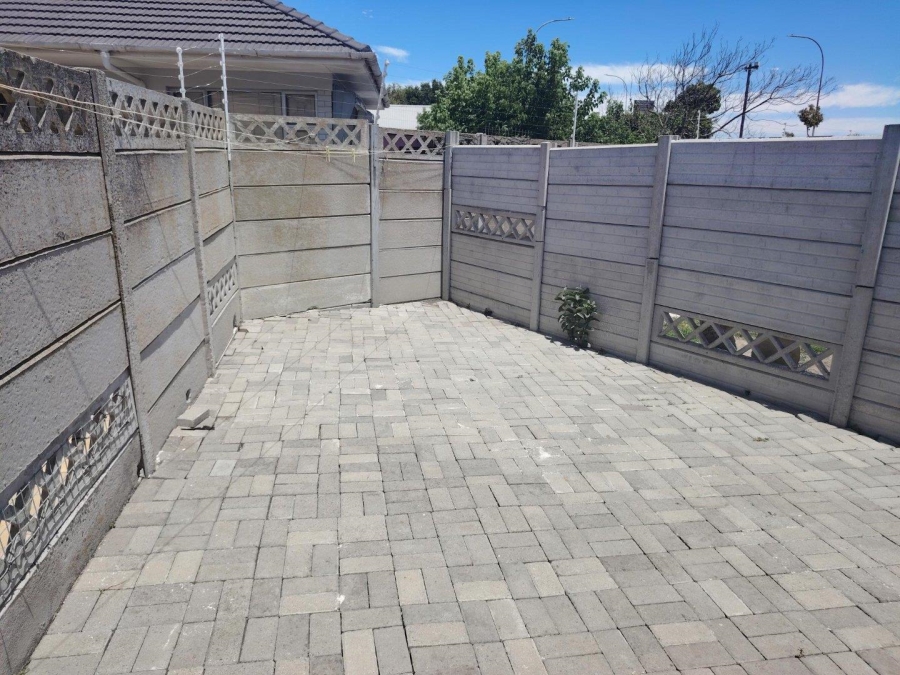 To Let 1 Bedroom Property for Rent in Parow Western Cape